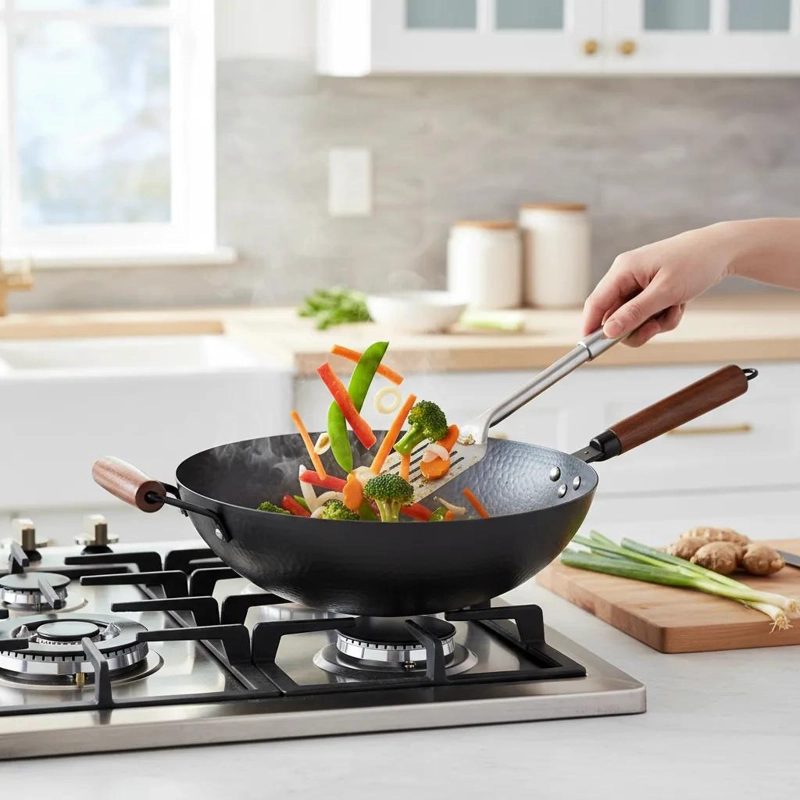 WOK DE HIERRO FORJADO DE 32 CM CON MANGO DE MADERA PARA COCCION TRADICIONAL - 1