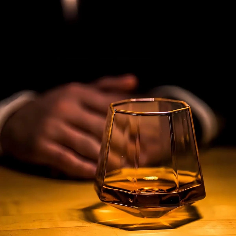 SET DE 6 VASOS DE VIDRIO DISEÑO DIAMANTE PARA WHISKY 310ML - 4