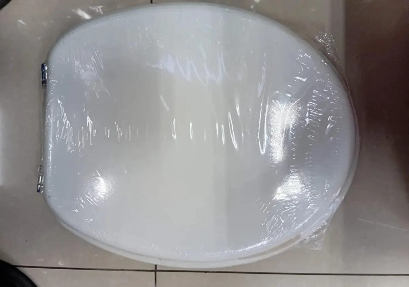 TAPA DE INODORO REDONDA CON BISAGRAS CROMADAS PARA SANITARIOS - 3