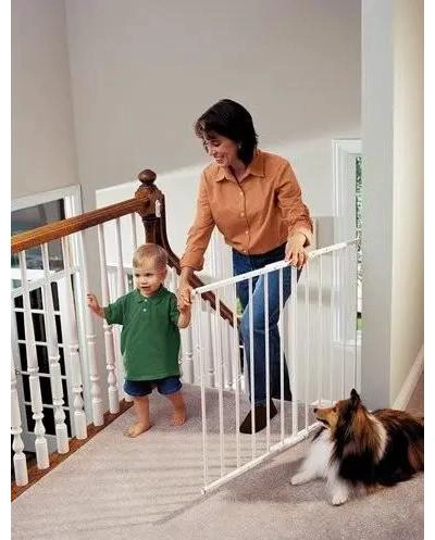 PUERTA DE SEGURIDAD PARA ESCALERAS AJUSTABLE DE 63 A 108 CM - 2