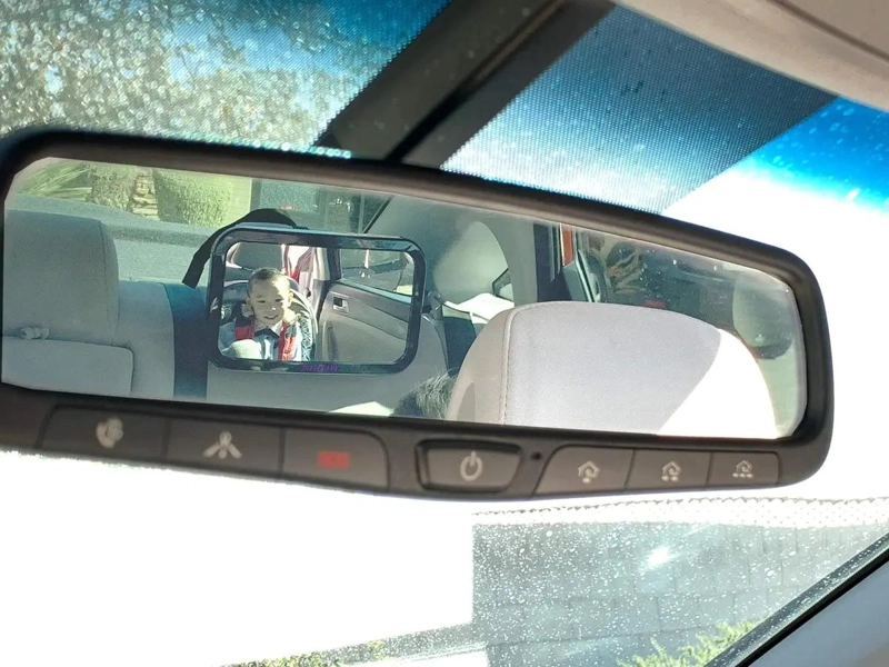 ESPEJO AJUSTABLE PARA MONITOREO INFANTIL EN AUTOMOVIL - 2