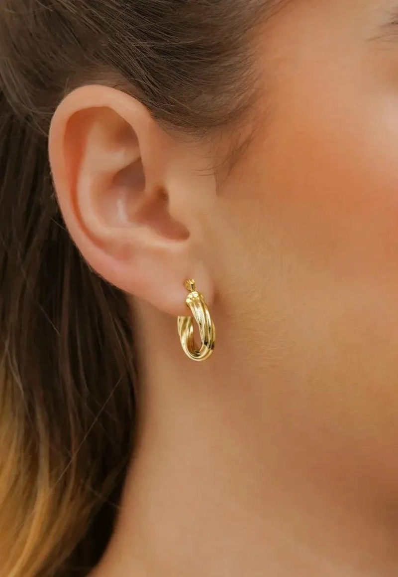 AROS DE ORO LAMINADO 18K CON DISEÑO TWISTED STRIPES - 2