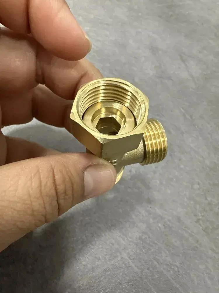 CONECTOR TIPO T MACHO HEMBRA PARA AGUA Y GAS 1/2 PULGADA - 10