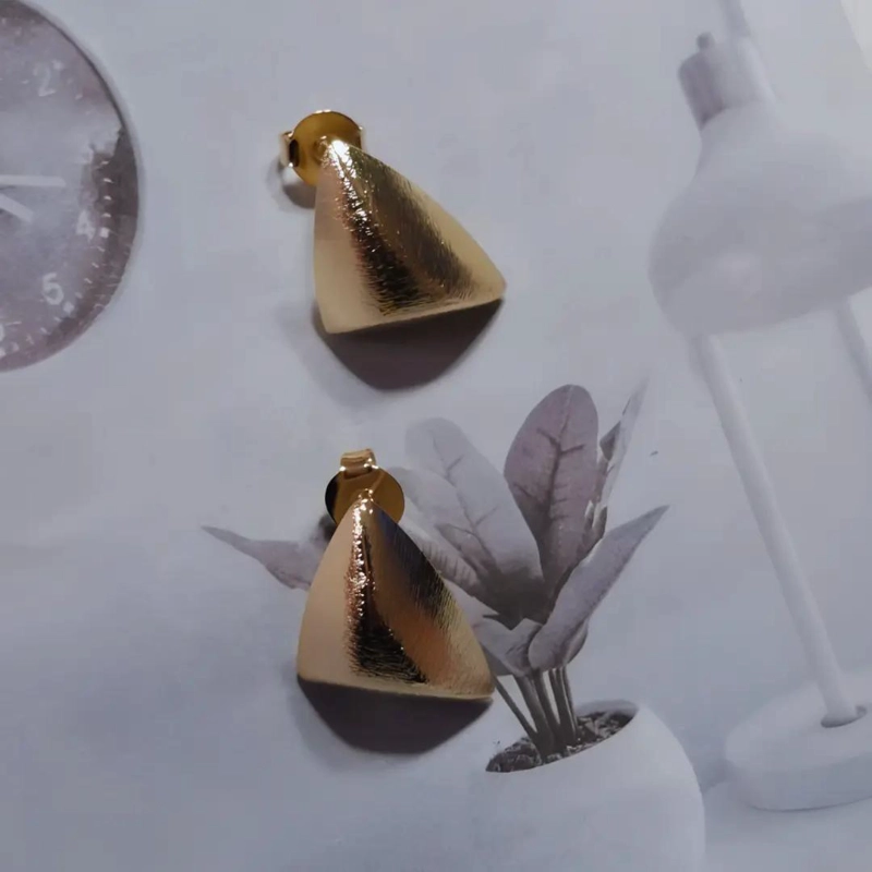AROS ENCHAPADOS EN ORO CON DISEÑO TRIANGULAR SATINADO - 3