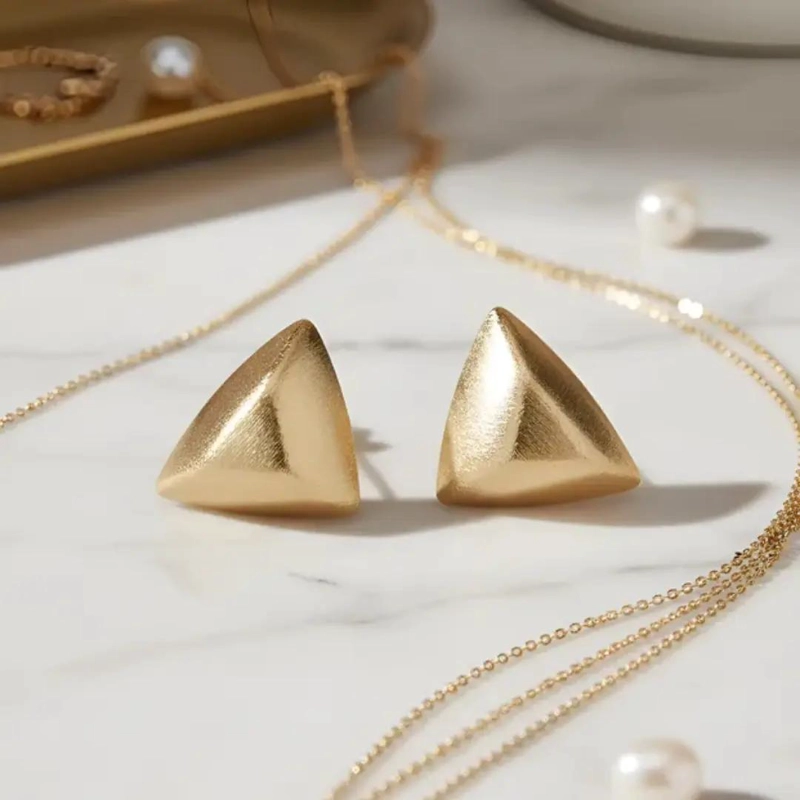 AROS ENCHAPADOS EN ORO CON DISEÑO TRIANGULAR SATINADO - 5