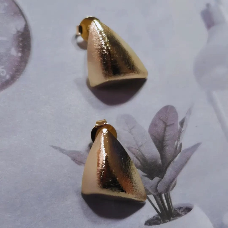 AROS ENCHAPADOS EN ORO CON DISEÑO TRIANGULAR SATINADO - 6