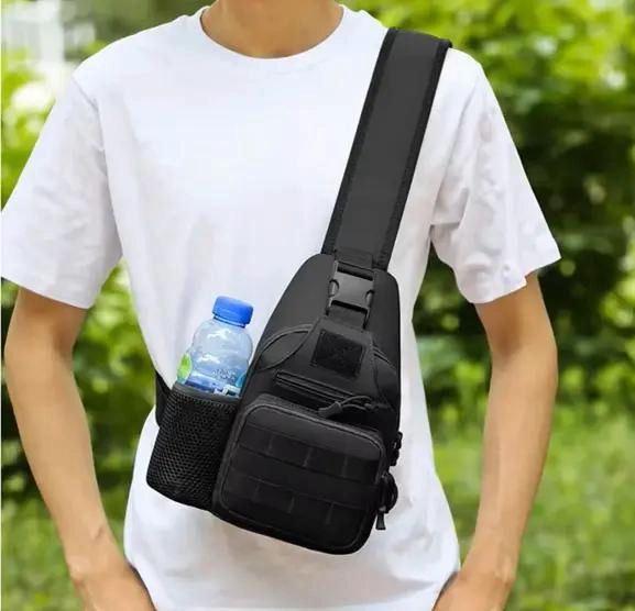 BOLSO CRUZADO IMPERMEABLE CON CONEXION USB Y PORTA BOTELLA - 4