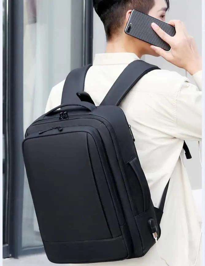 MOCHILA MULTIFUNCIONAL IMPERMEABLE CON CARGA USB - 7