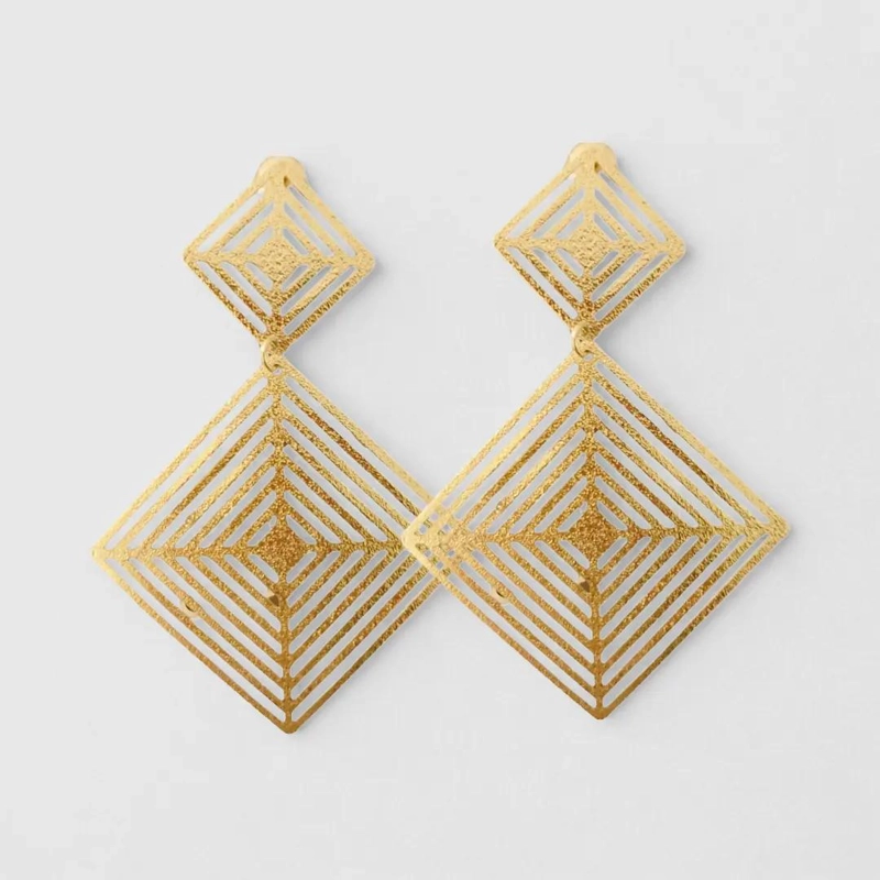 AROS ENCHAPADOS EN ORO CON DISEÑO GEOME TRICO ELEGANTE - 8