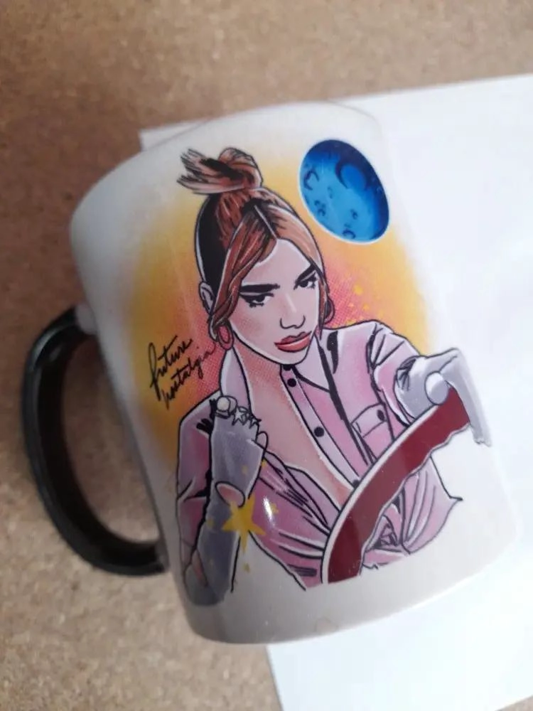 TAZA MAGICA CAMBIA COLOR DISEÑO FUTURO NOSTALGIA - 4
