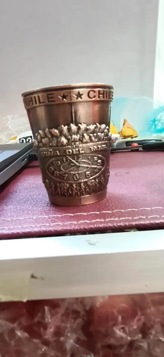 VASO DE COBRE CON DISEÑO FLORAL PARA BEBIDAS - 2