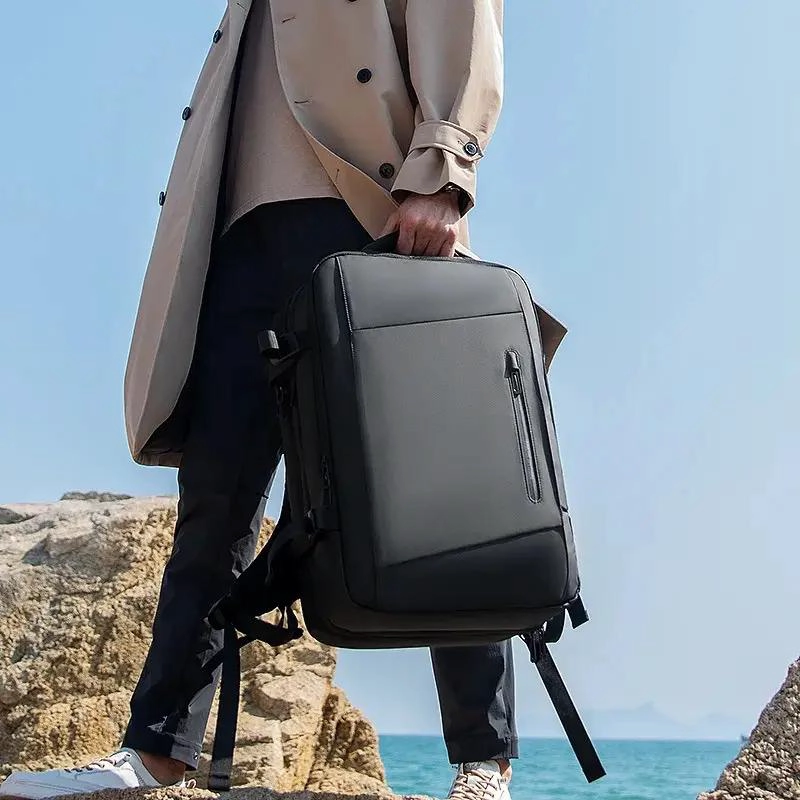 MOCHILA IMPERMEABLE ANTIRROBO EXPANSIBLE CON USB - 3