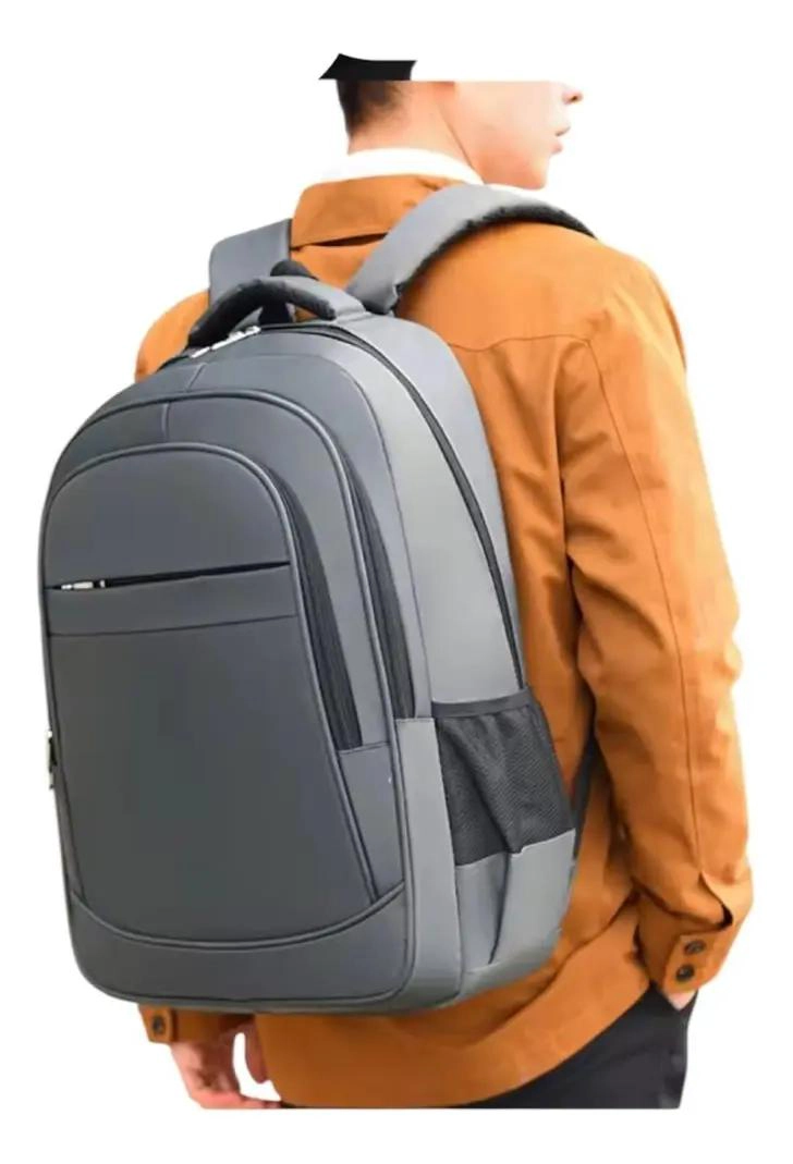 MOCHILA IMPERMEABLE DE 35 LITROS CON BOLSILLO PARA LAPTOP - 3