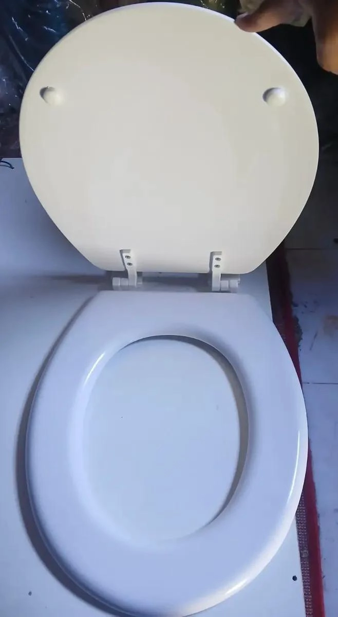 TAPA DE ASIENTO DE WC OVALADA DE MADERA COLOR BLANCO - 6