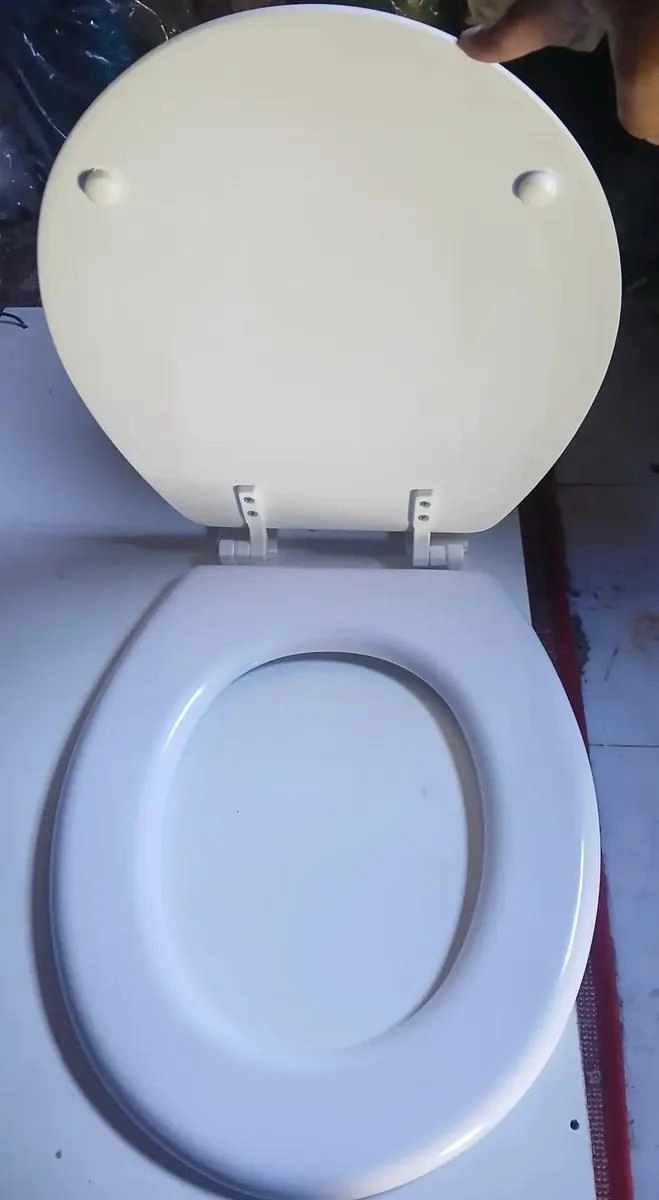TAPA DE ASIENTO WC DE MADERA BLANCA 42X36 CM PARA BAÑO - 6