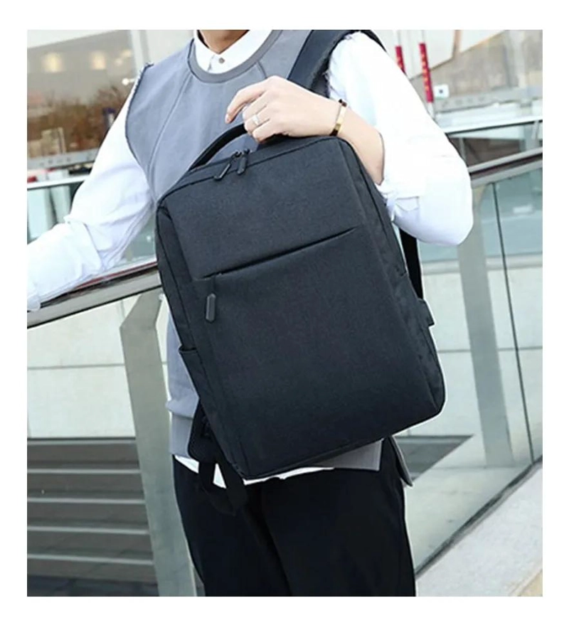 MOCHILA IMPERMEABLE DE 32 LITROS CON PUERTO USB INTEGRADO - 6