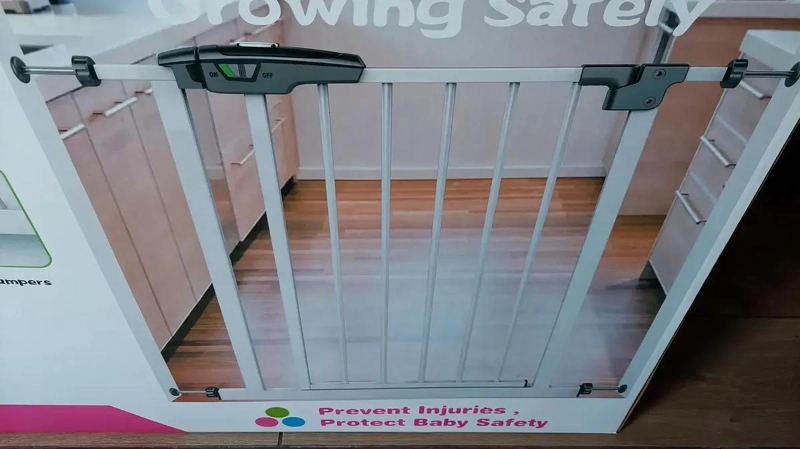 PUERTA DE SEGURIDAD METALICA AJUSTABLE 75 A 85 CM - 6