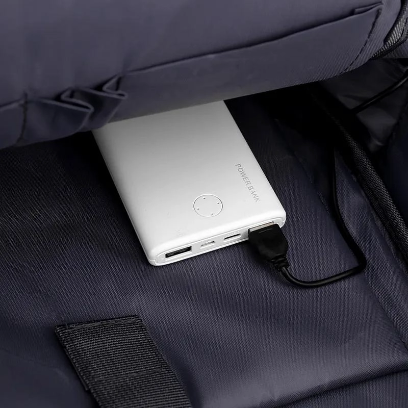 MOCHILA URBANA IMPERMEABLE COMPACTA CON CARGADOR USB - 4