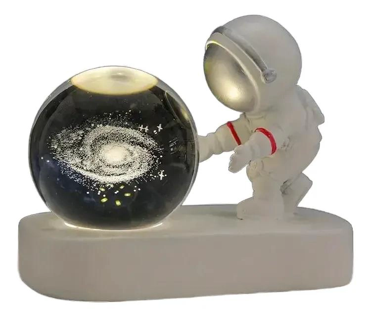 LAMPARA DE MESA ASTRONAUTA CON ESFERA DE VIDRIO ELEGANTE - 2