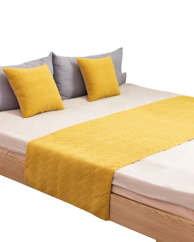 JUEGO DE PIECERA DE CAMA MAS 2 COJIN CON FUNDAS MODELO PLUSH AMARILLO - 3