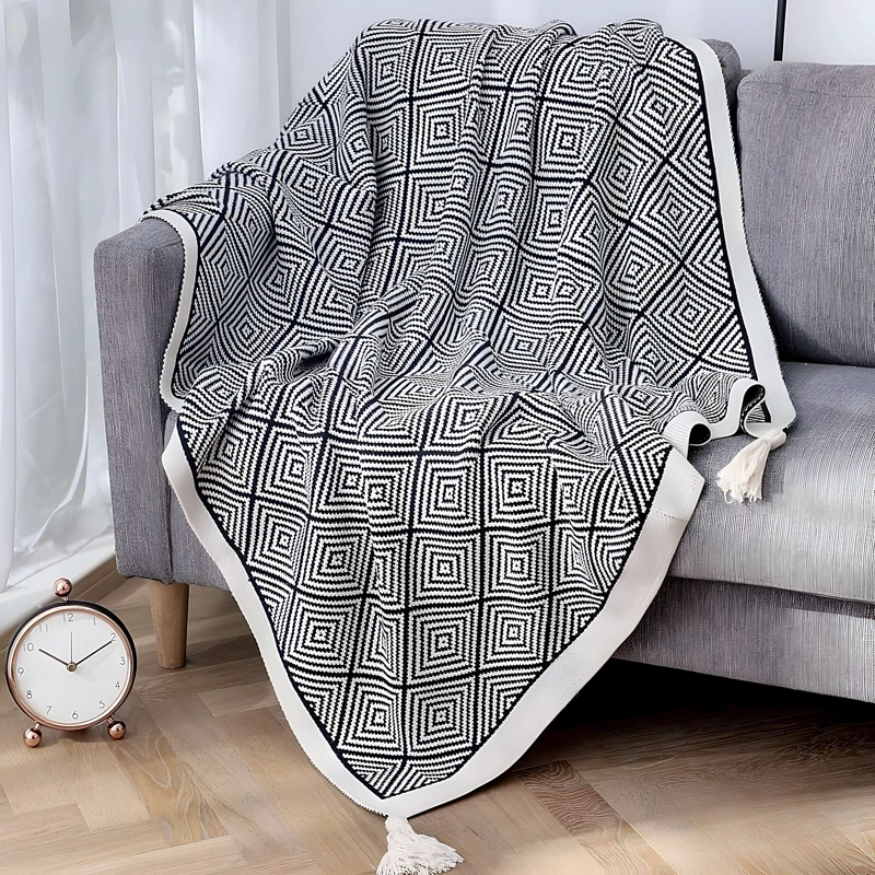 MANTA DECORATIVA CON ESTAMPADO Y BORLAS 130X150 CM M03 - 1