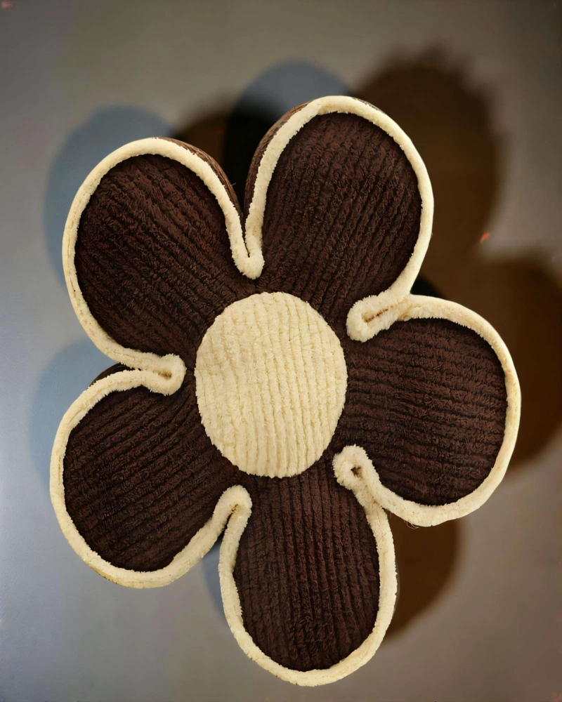 PACK DE COJIN DECORATIVO EN FORMA DE FLOR COLOR MARRON CON BORDE BEIGE - 3