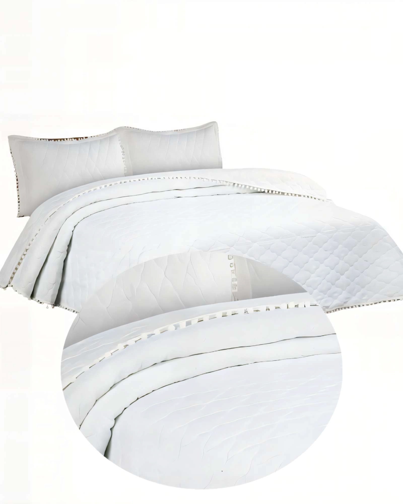 CUBRECAMA KING CON DETALLES DE POMPONES COLOR BLANCO - 2