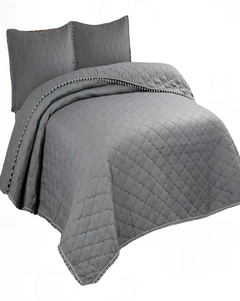 CUBRECAMA 2 PLAZAS CON DETALLES DE POMPONES COLOR GRIS - 1