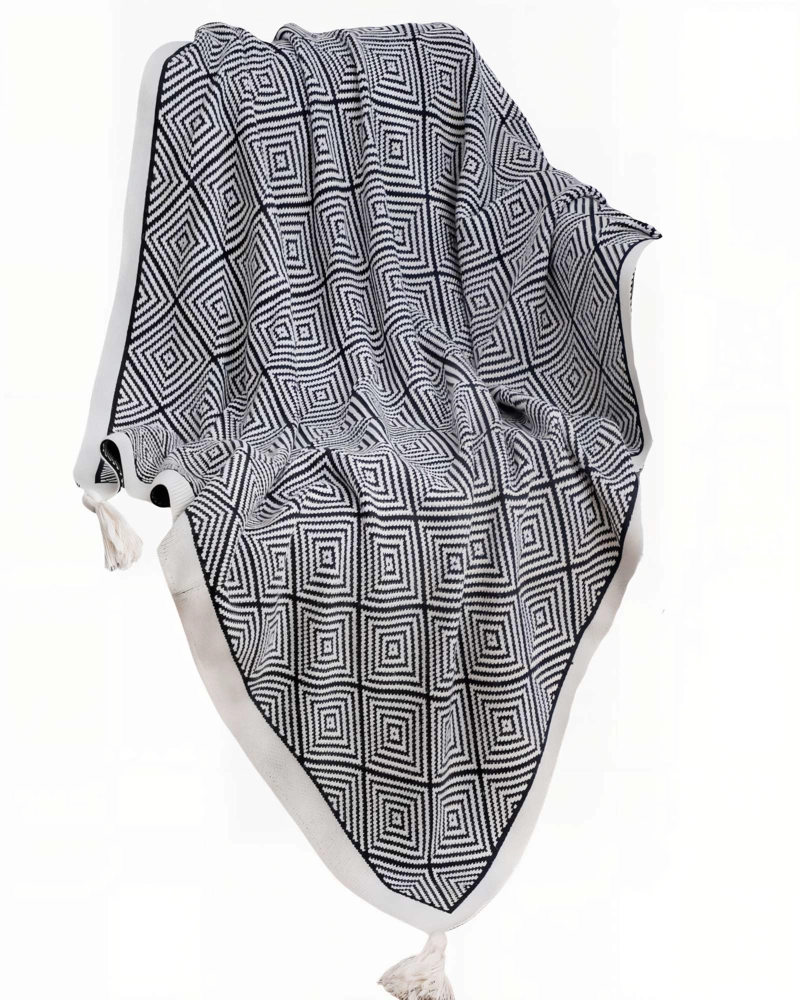 MANTA CON BORLAS DECORATIVA  Y ESTAMPADO GEOMETRICO DE ROMBO COLOR GRIS 2 - 1