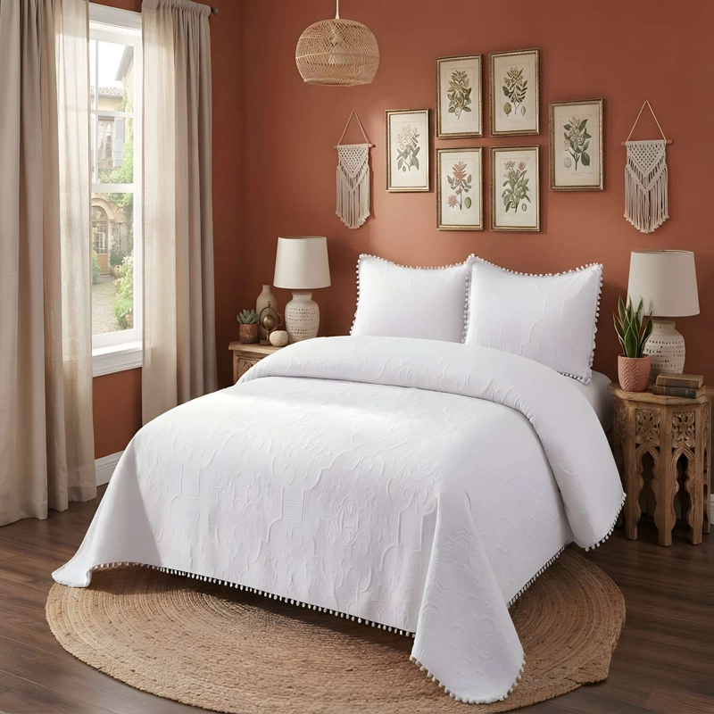 CUBRECAMA PREMIUM CON POMPONES 1,5P COLOR BLANCO - 1