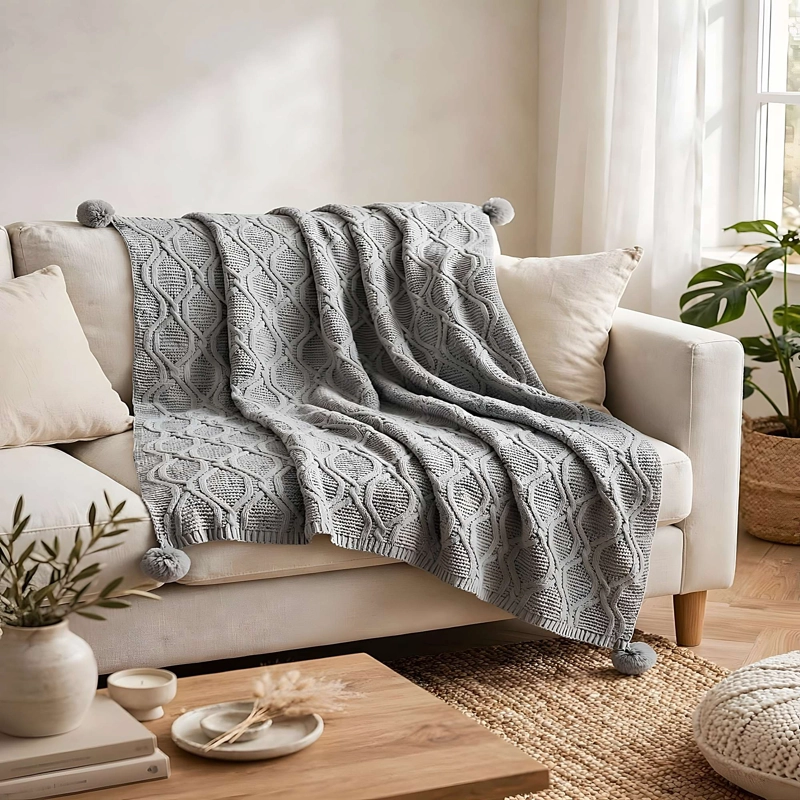 MANTA DECORATIVA CON POMPON 150X130 CM M03 - 1
