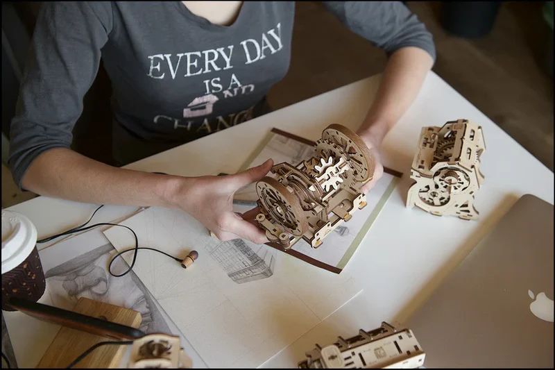 UGEARS DIFERENCIAL - MAQUETA MECANICA DE MADERA 3D - 4