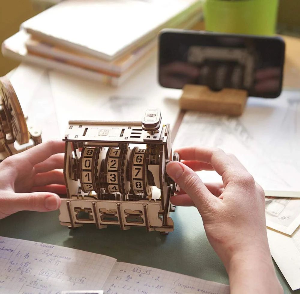 CONTADOR MECANICO (STEM LAB) - MAQUETA DE MADERA EDUCATIVA CON APP (UGEARS) - 8