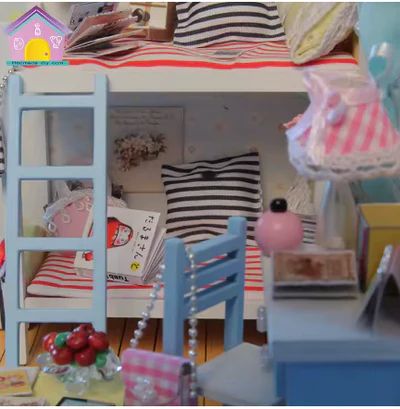 CASITA MINIATURA 'YOUTH EVER' – KIT DIY CON LUCES LED Y VITRINA PROTECTORA D014 - 1