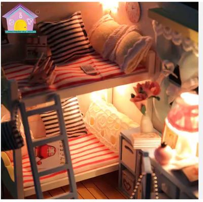 CASITA MINIATURA 'YOUTH EVER' – KIT DIY CON LUCES LED Y VITRINA PROTECTORA D014 - 3