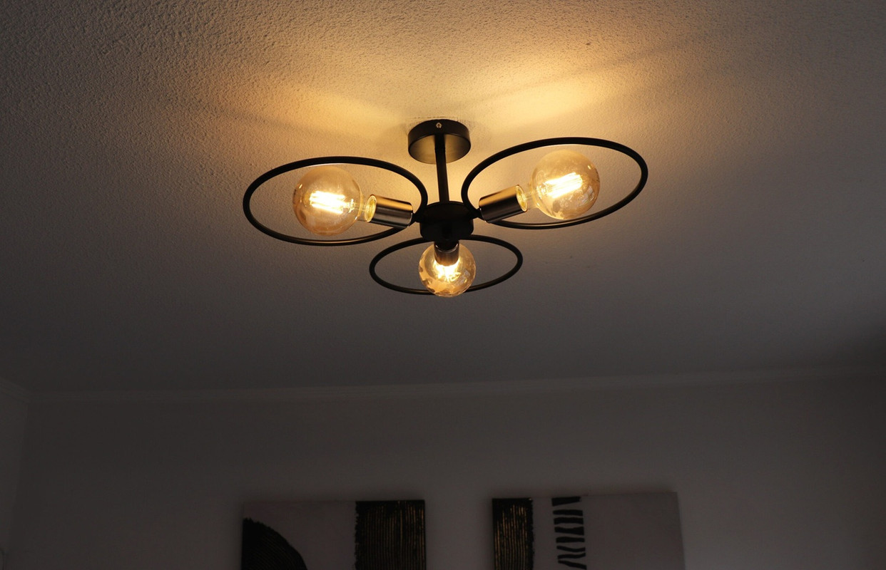 LAMPARA APLIQUE TECHO DEKORA MODELO SENSA MODERNA NEGRO DORADO 3 LUCES - 4