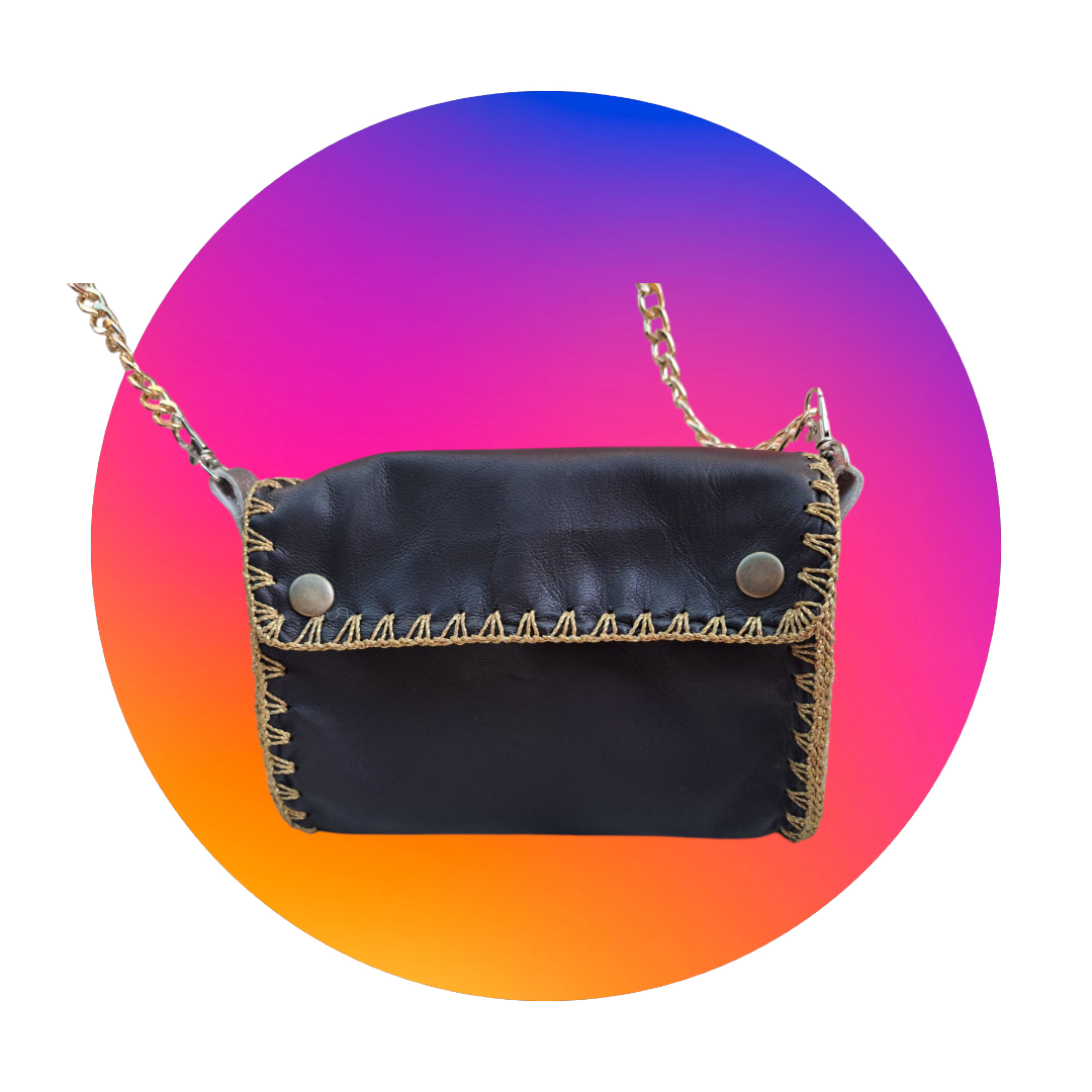 CARTERA DE MUJER. DE CUERO ARTESANAL. NEGRO DE MUJER. GZ - 1