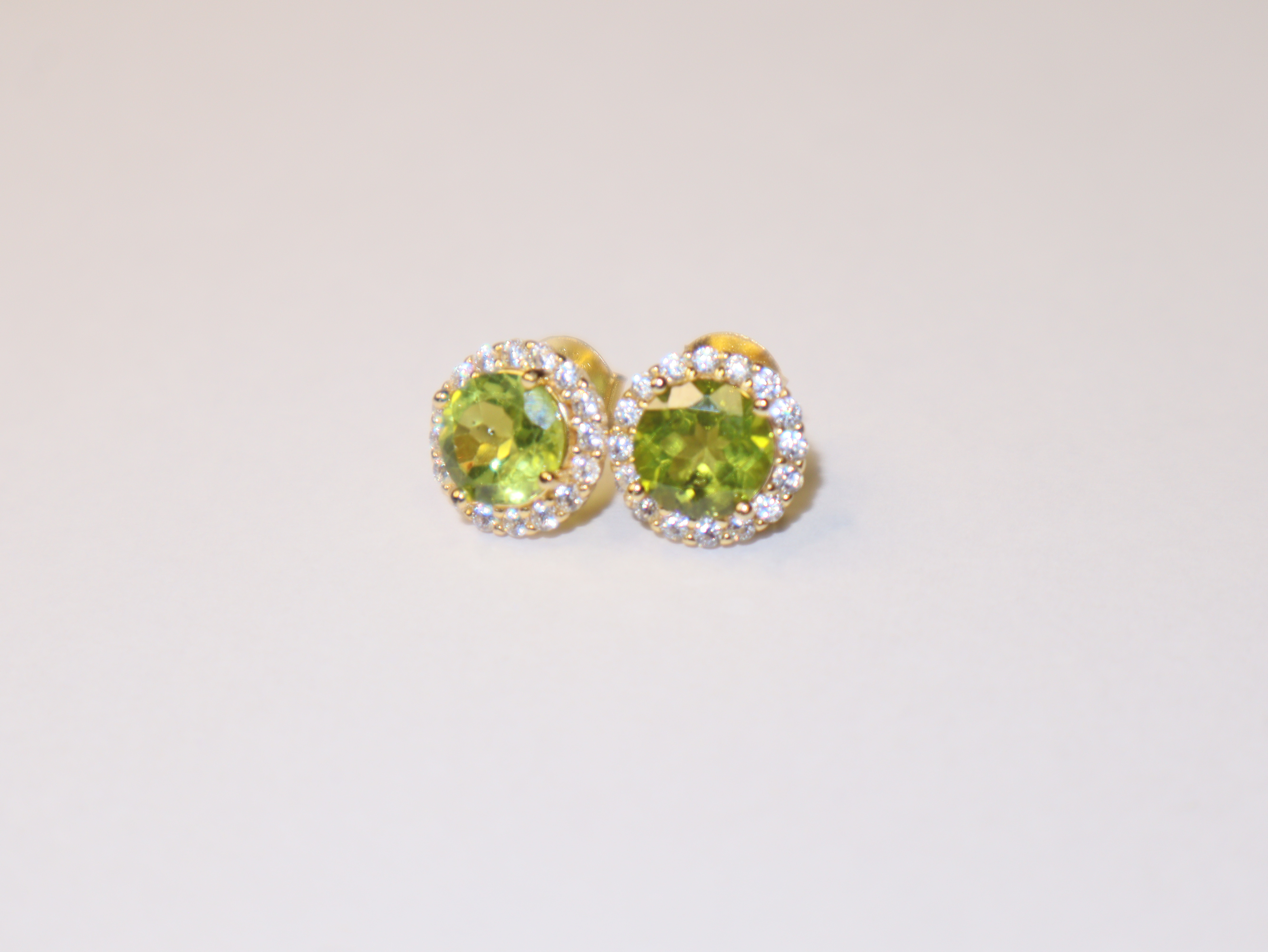 AROS DE PLATA FINA CON PIEDRA PERIDOTO Y CIRCONES - 1