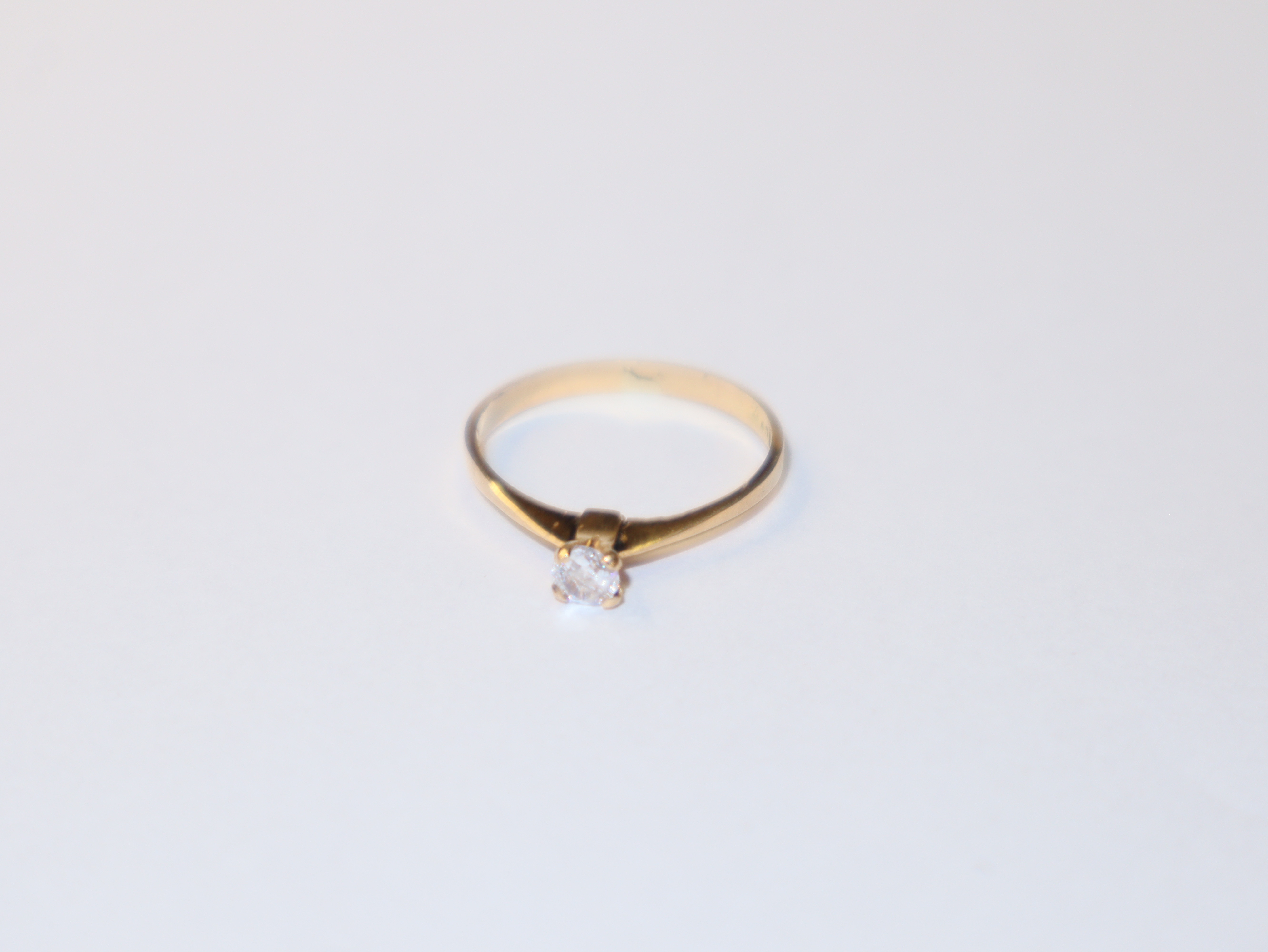 ANILLO DE ORO 18 K 2,5 GRA CON DIAMENTE NATURAL 15 PTS - 1