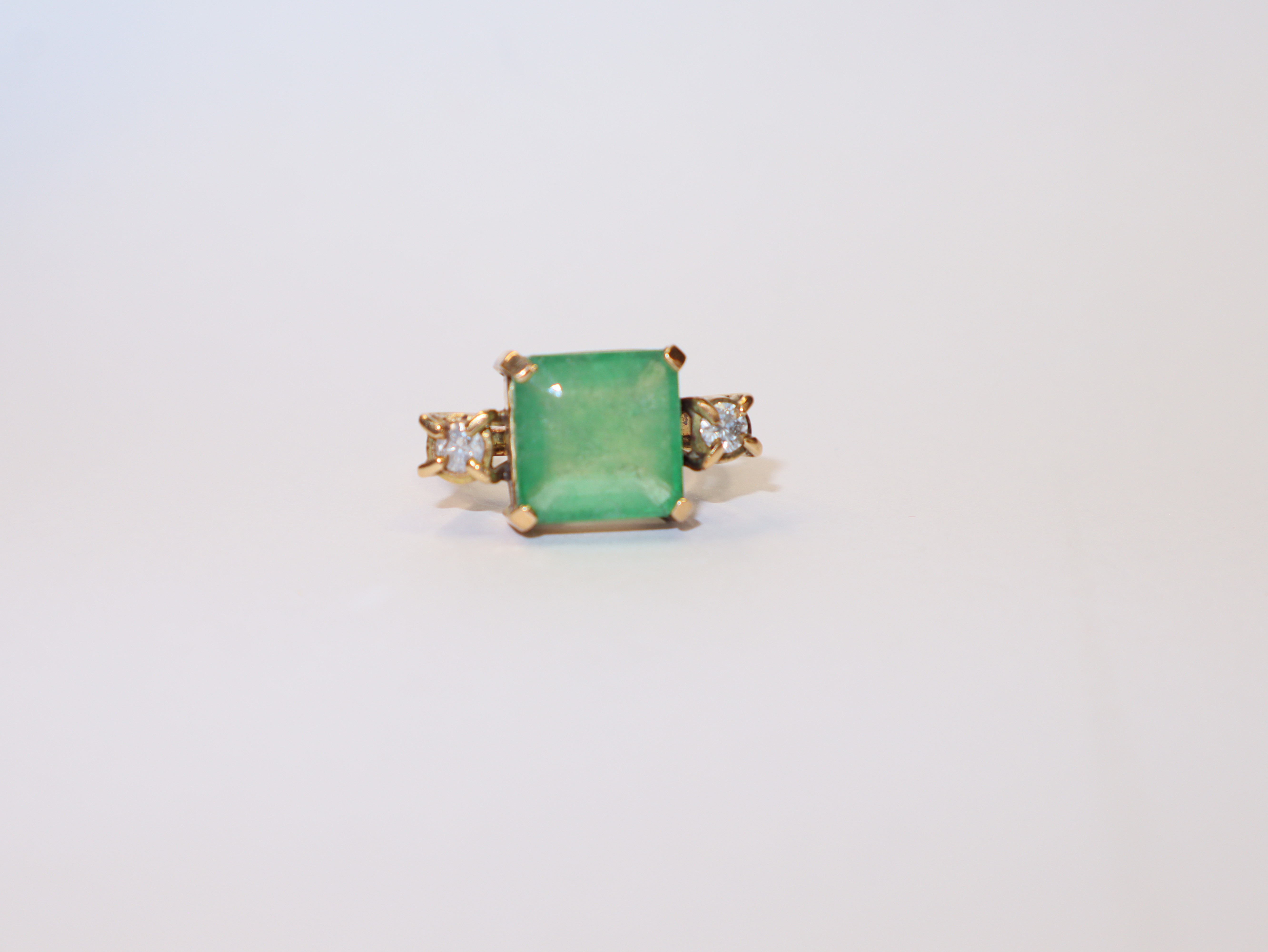 ANILLO DE ORO 18 K CON ESMERALDA Y DIAMANTES NATURALES DE 90 PUNTOS - 1