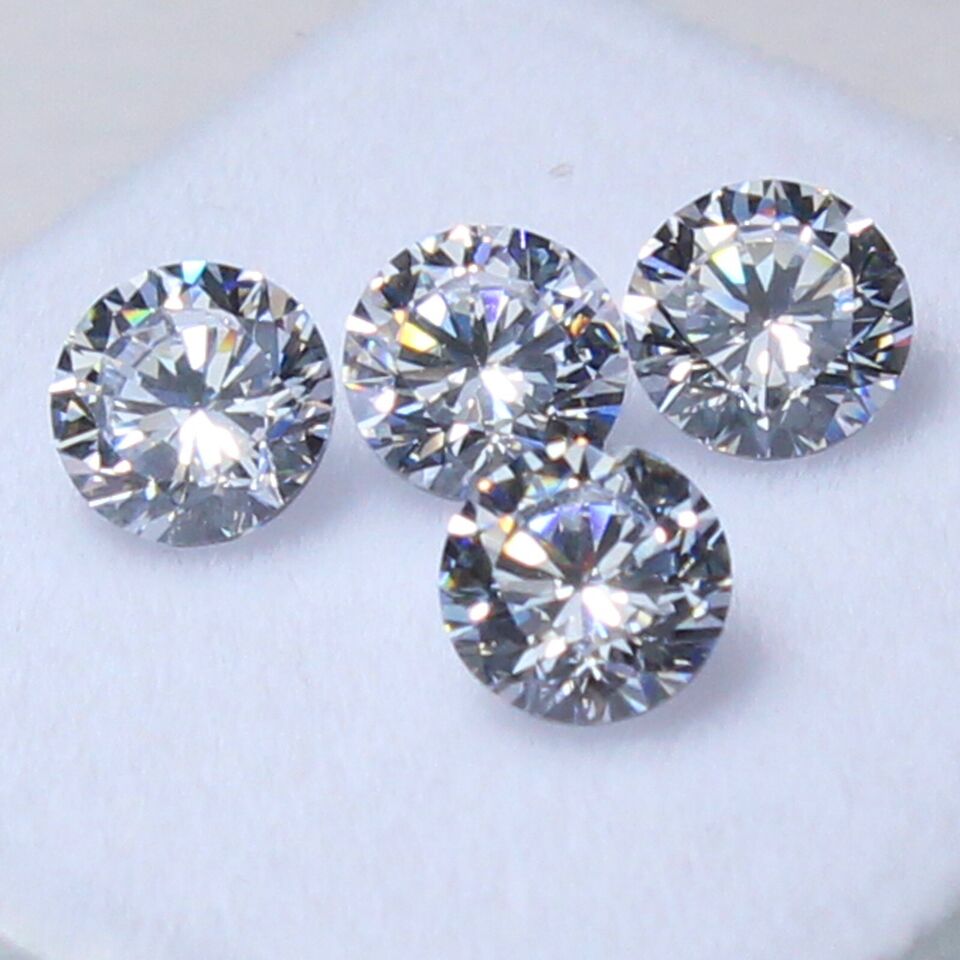 DIAMANTES  NATURALES   3 UNIDADES DE 4 MM  75 PUNTOS  CLARIDAD  WS1 - 2