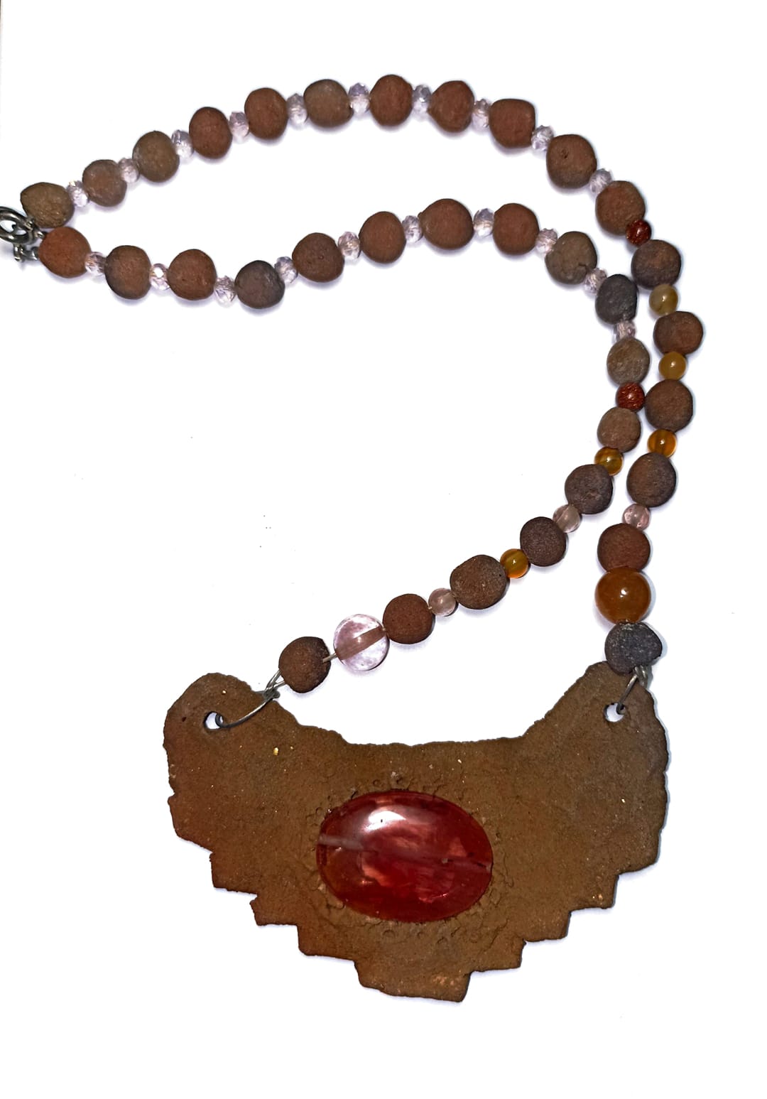 COLLAR CHAMANICO DE TERRACOTA CON CUARZO FRESA HECHO A MANO - 1