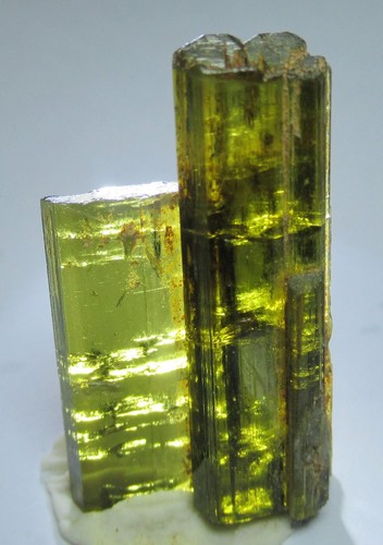 CRISTAL DE EPIDOTE EN BRUTO 38 CT PAKISTAN COLECCION - 1