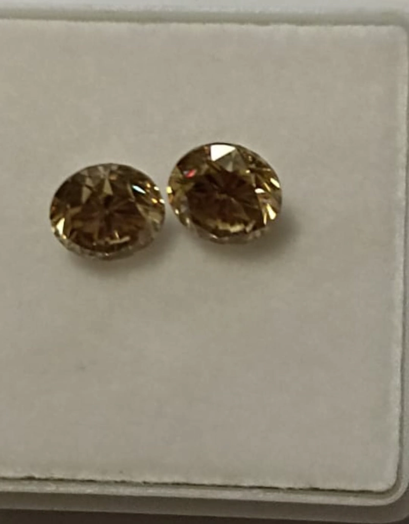 DIAMANTE MOISSANITA EN COLOR AMARILLO 6 MM  PAR - 1