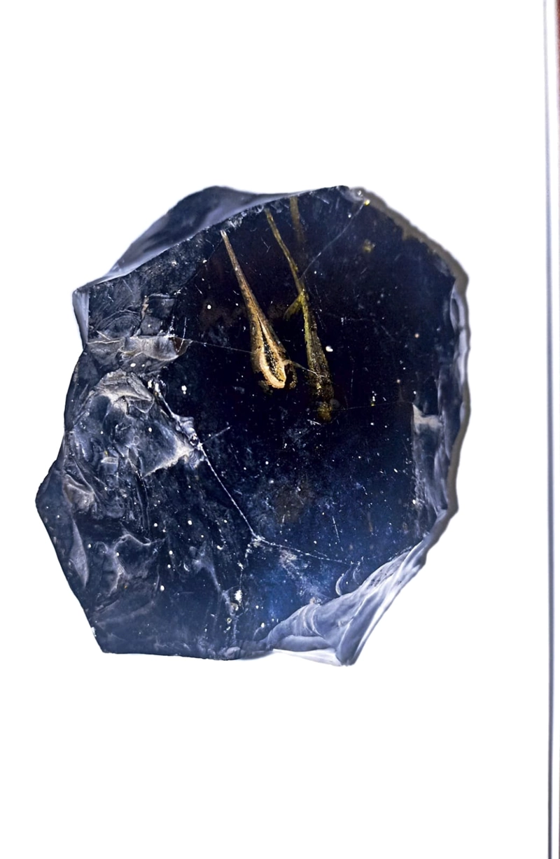 OBSIDIANA  EN COLOR NEGRO EN BRUTO 550 GRAMOS - 1