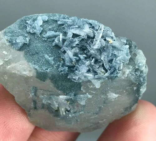 BERILO  ALKALI EN BRUTO  51 CT  COLECCIONISTAS - 1