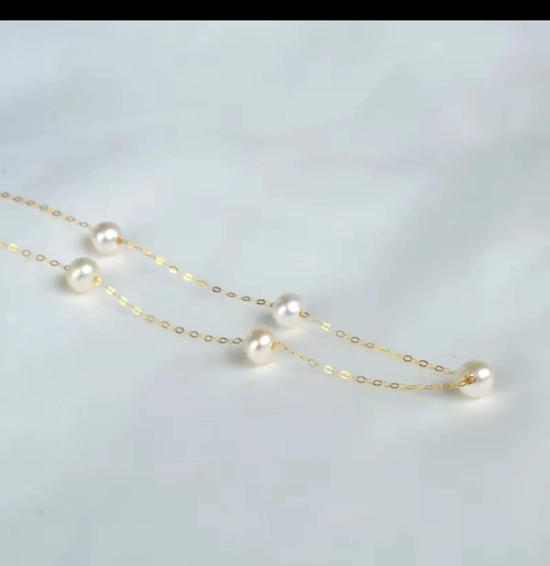 FINA Y ELEGANTE CADENA DE ORO 18 K CON PERLAS CULTIVADAS DE 5 MM - 1