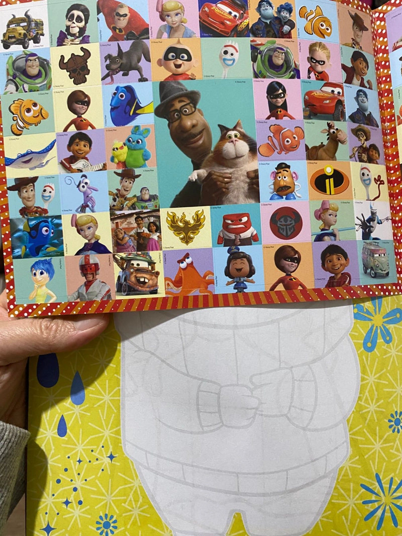 LIBRO PARA PINTAR Y JUGAR CON PERSONAJES PIXAR - 3