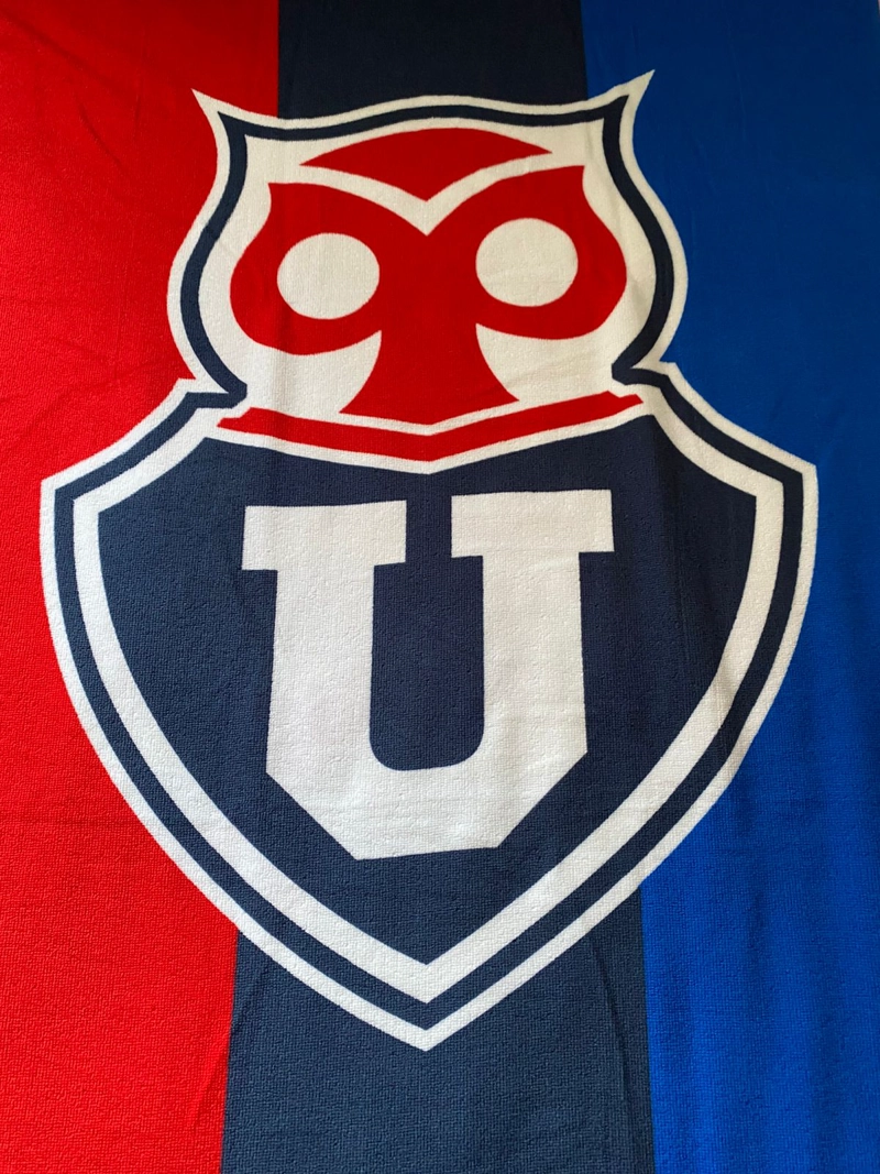 TOALLA UNIVERSIDAD DE CHILE MICROFIBRA - 2
