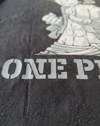 POLERA ONE PIECE TALLA M DISEÑO LUFFY EN ESPALDA - 4